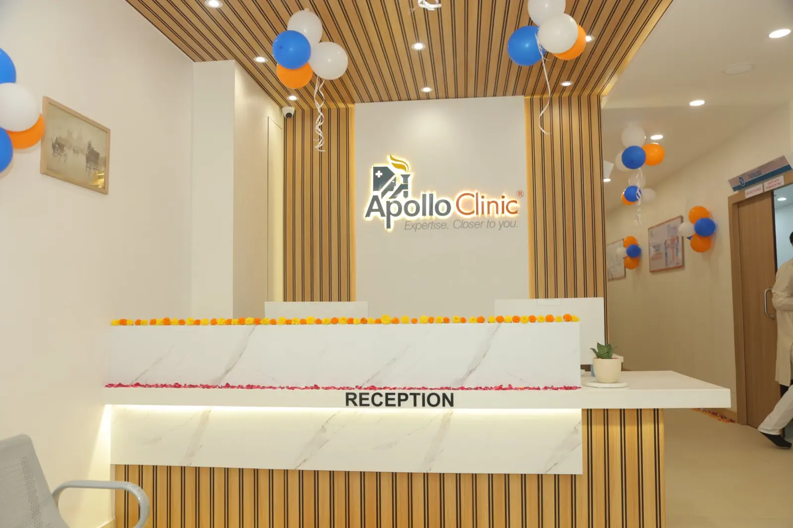 Apollo Clinic Jabalpur reception and pharmacy support
