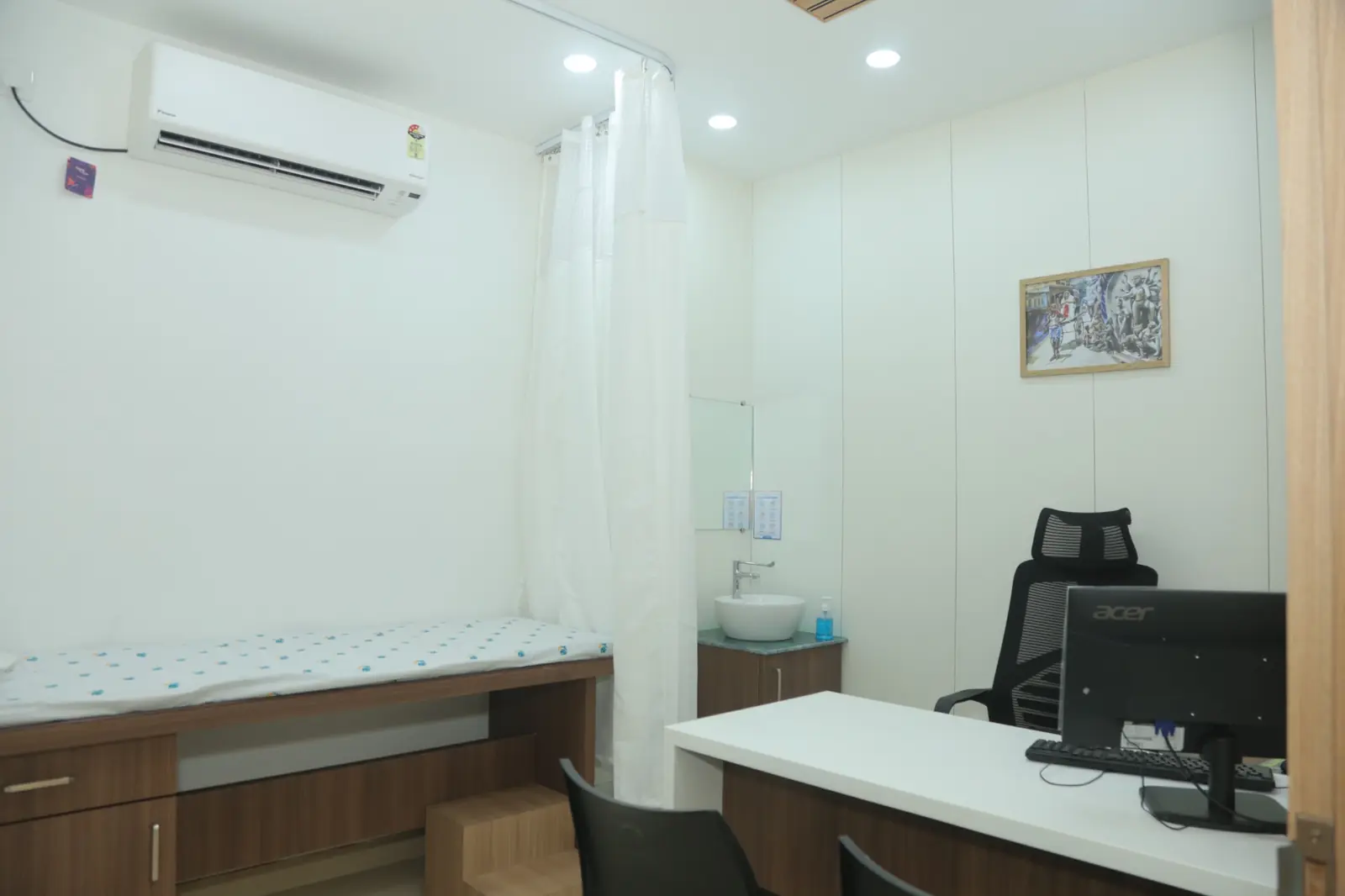 Consultation room at Apollo Clinic Jabalpur