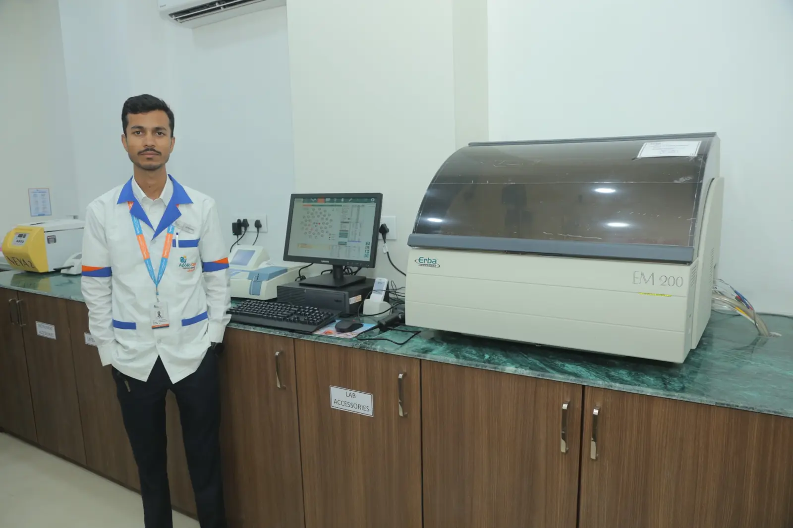 Apollo Clinic Jabalpur pathology team